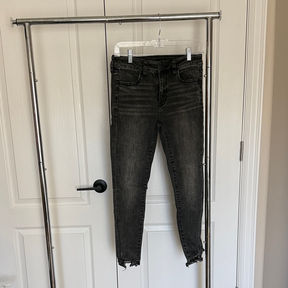 American Eagle Women’s Black Washed Skinny Jeans